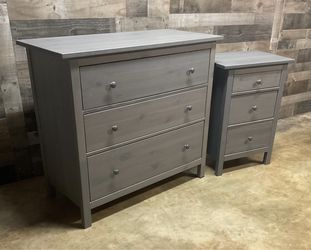 Spectacular Gray All Hardwood Bedroom Dresser Set in NEW Condition