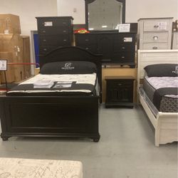 New Queen Bedroom Group 