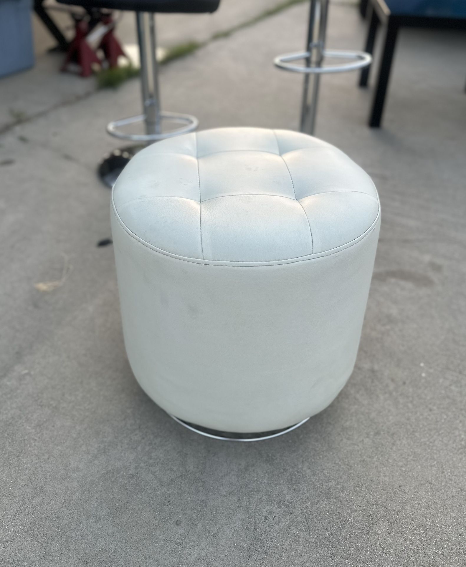 Faux Leather Ottoman Chair Swiveling