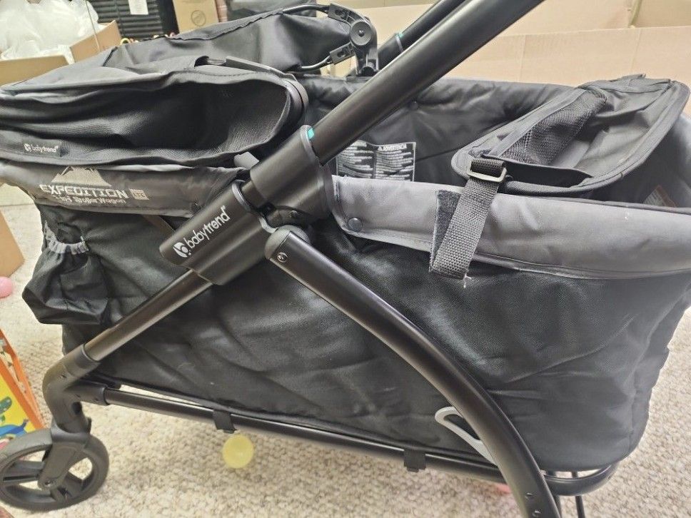 Baby trends wagon 2 seater. Push and pull with canopy