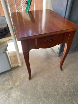 Side wood table good condition