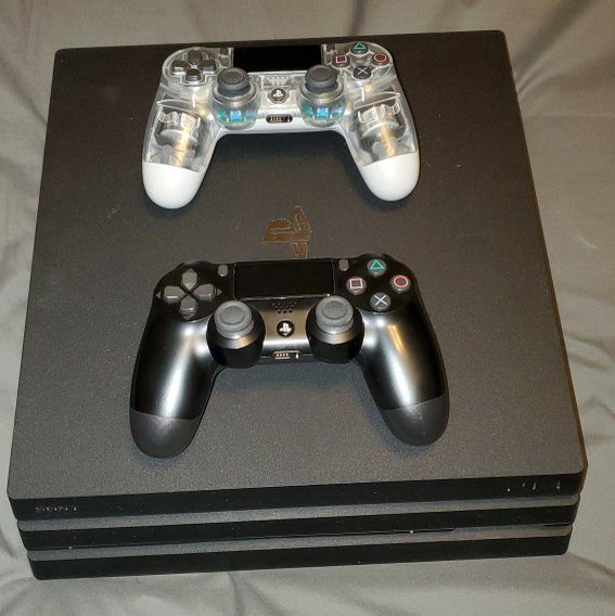PS4 Pro 1TB (2 Controllers)