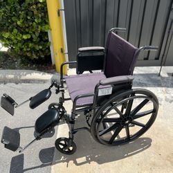 Wheelchair With Adjustable Leg Rests