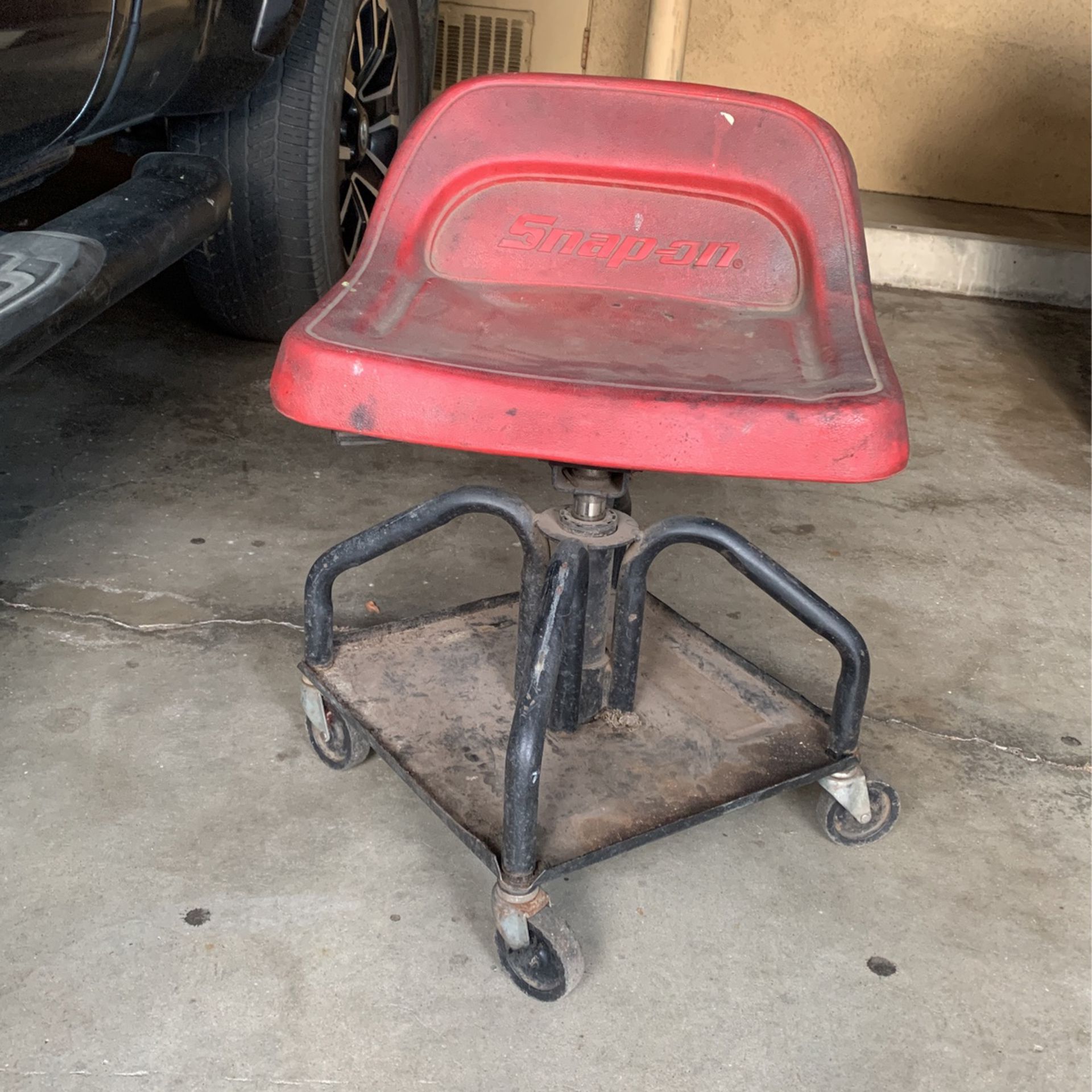 Vintage 2001 SNAP ON Rolling Mechanic Shop Stool Creeper Red Cushion Wheel Tools