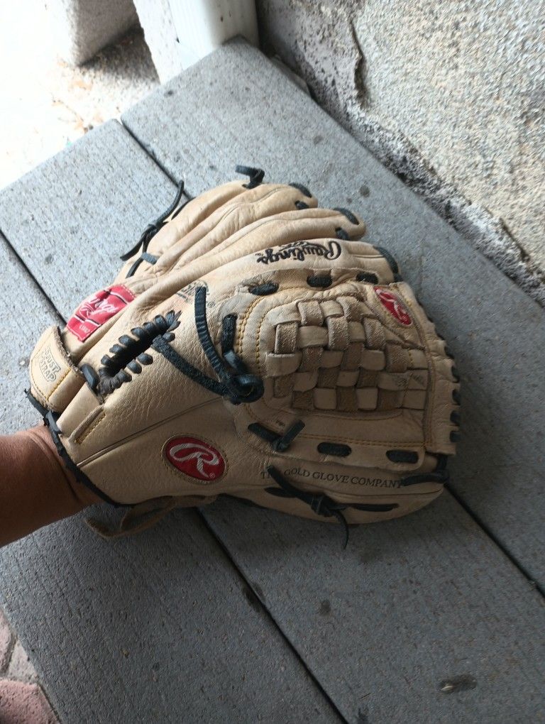 Rawlings Baseball Glove