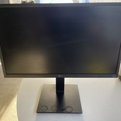 2 Monitors LG 24BK550Y-1 and a HP E232 Monitor