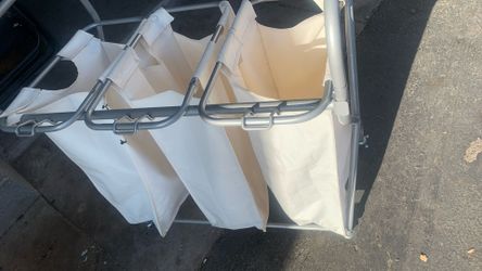 Laundry basket /rolling