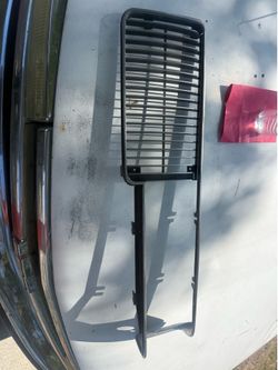 Cutlass euro driverside bezel and grill