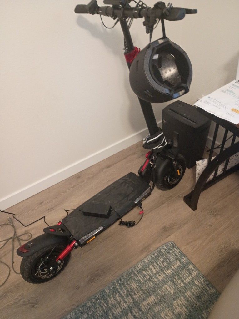 A Eye Scooter Top Speed Goes 34 Miles Per Hour Brand New 