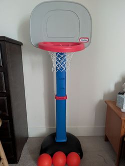 Little Tikes Basketball Hoop with 3 balls