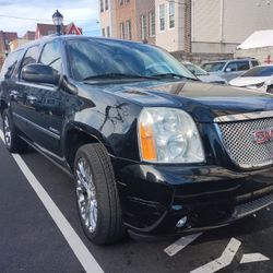 GMC  Yukon  DENALI 2011