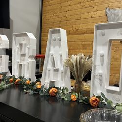 GRAD letters W/lights 