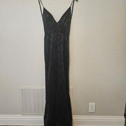 FINAL SALE Black Sequin Long Dress $150 like new never used. Size Small/Medium
Vestido Largo de Lentejuelas 
color Negro $150.
Talla Chico/Mediano