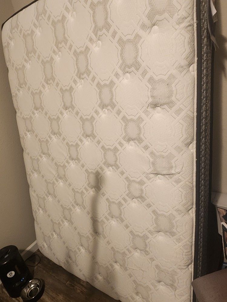 SEALY Full Size Mattress 