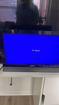 18” Vizio Flat TV with wall TV wall mount