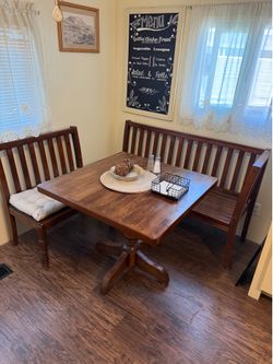 Kitchen dinette -excellent condition