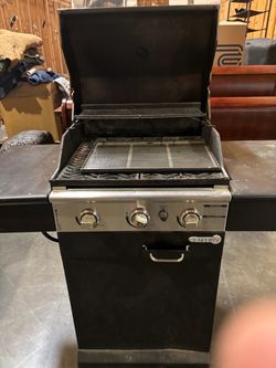 Centro 3-Burner Gas Grill