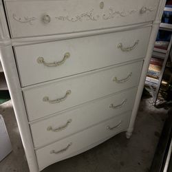 Dresser 