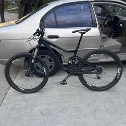 GIANT Trance 27.5 Mountain Bike