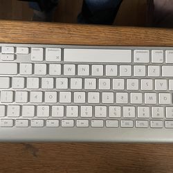 Apple blue tooth wireless keyboard