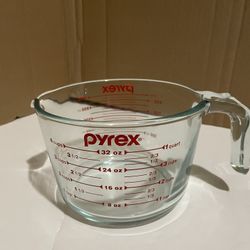 Large Vintage 4-cup Pyrex Glass Measuring Cup 