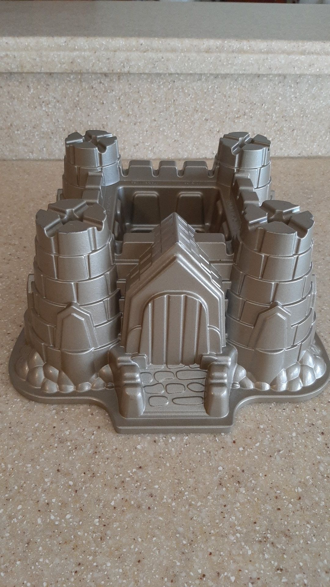 Williams Sonoma Nordic Ware Castle Bundt Cake Pan