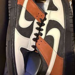 Nike Dunk Low ‘Red Panda’