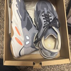 Yeezy boost 700 