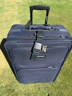 Travelers choice Large suitcase 20 x 30 Navy $60
