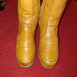 
Blondo Mid Calf Tan Side Zip  Wedge Heel boots Size US.10 EU. 44