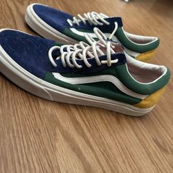 Size 12  Van Yacht Club 