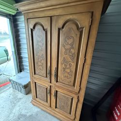 Vinyage Armoire / Armario Vintage