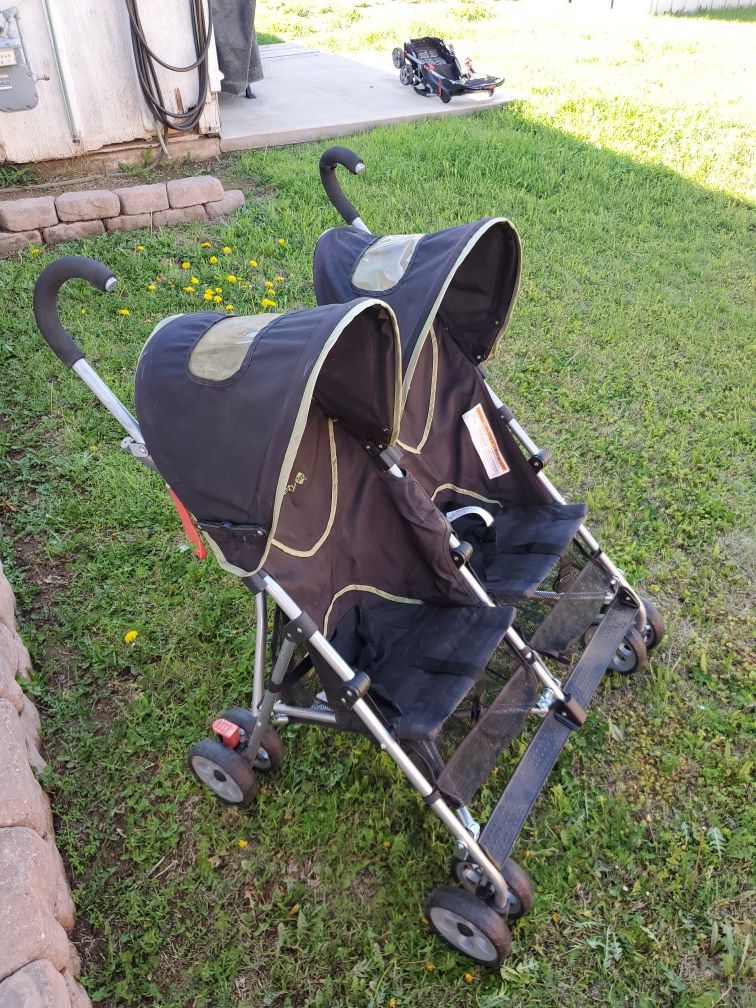 SAFTEY1ST DUAL TWIN STROLLER