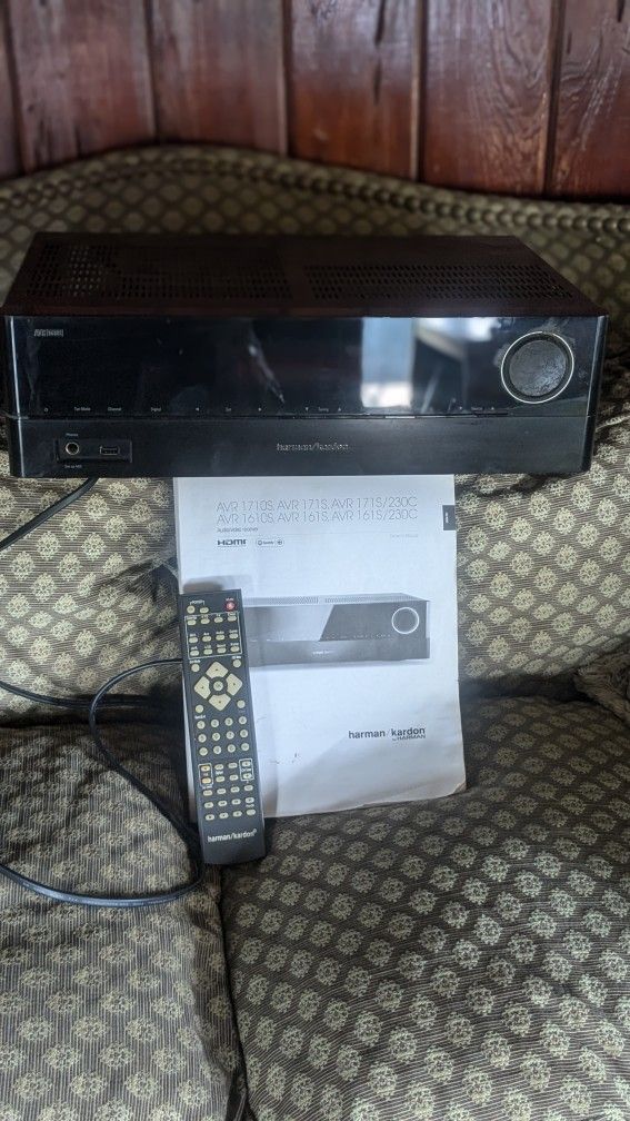 Harman Kardon AVR 1610s 75 W Per Channel Receiver