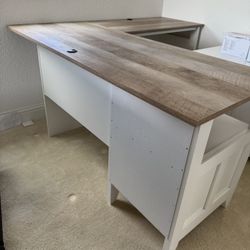 L shaped desk - Great Condition 