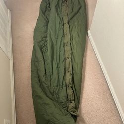 Vintage Army Military Intermediate Cold Weather Sleeping Bag