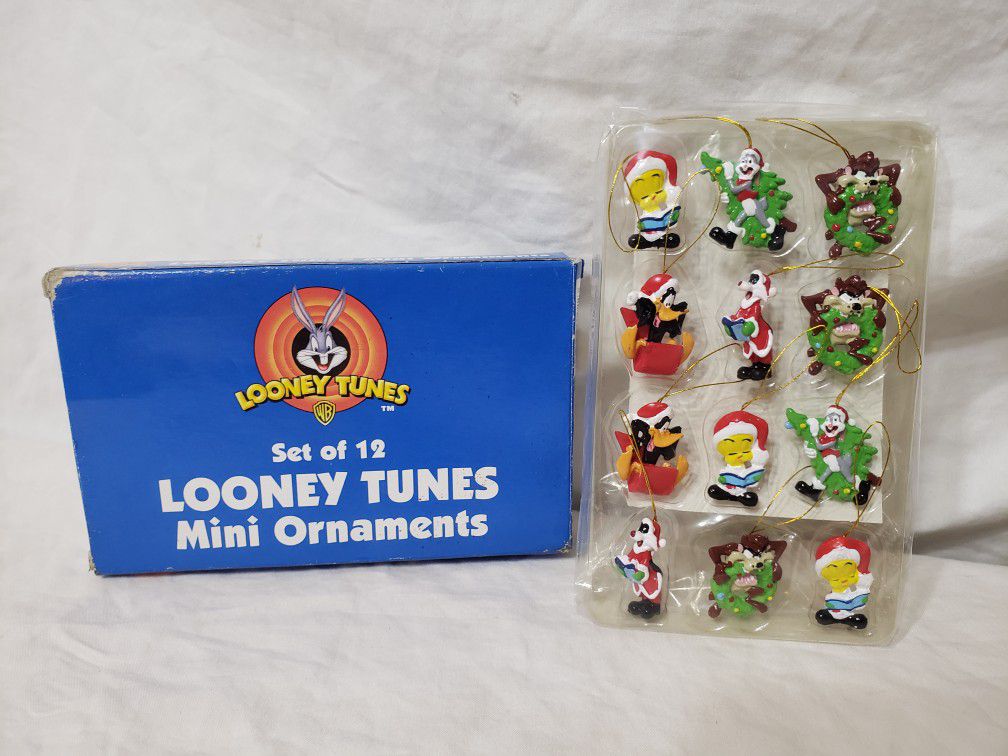 Looney Tunes 12 Mini Ornaments Like New 