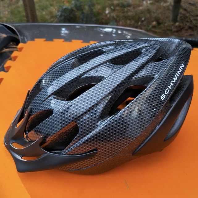 Schwinn Adult Adjustable Bicycle Helmet. Like New. $15