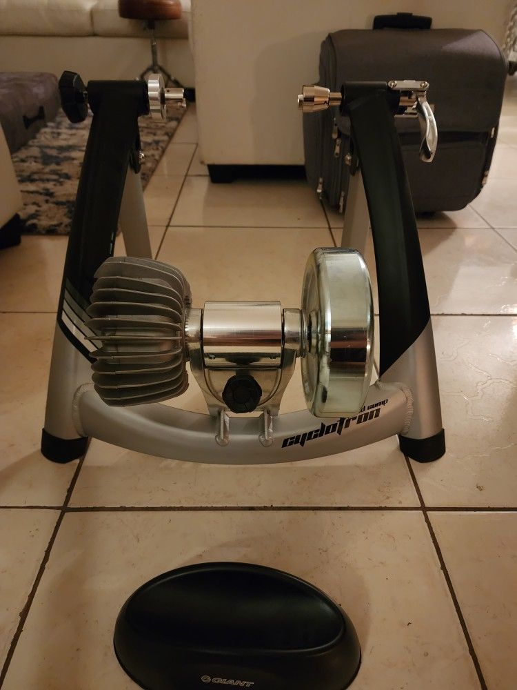 Giant CYCLOTRON FLUID ST TRAINER