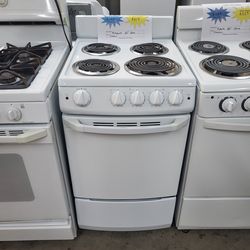 💚St. Patty's Sale! Hotpoint Apartment Size Electric Stove - Warranty Included