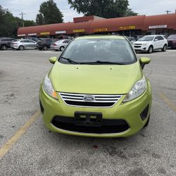 2012 Ford Fiesta SE – Reliable & Fuel Efficient – Clean Title