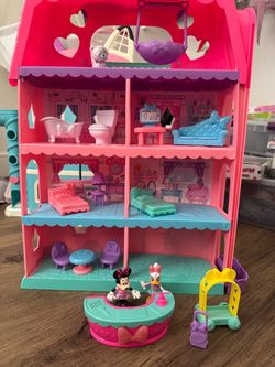 Minnie Mouse hotel dollhouse