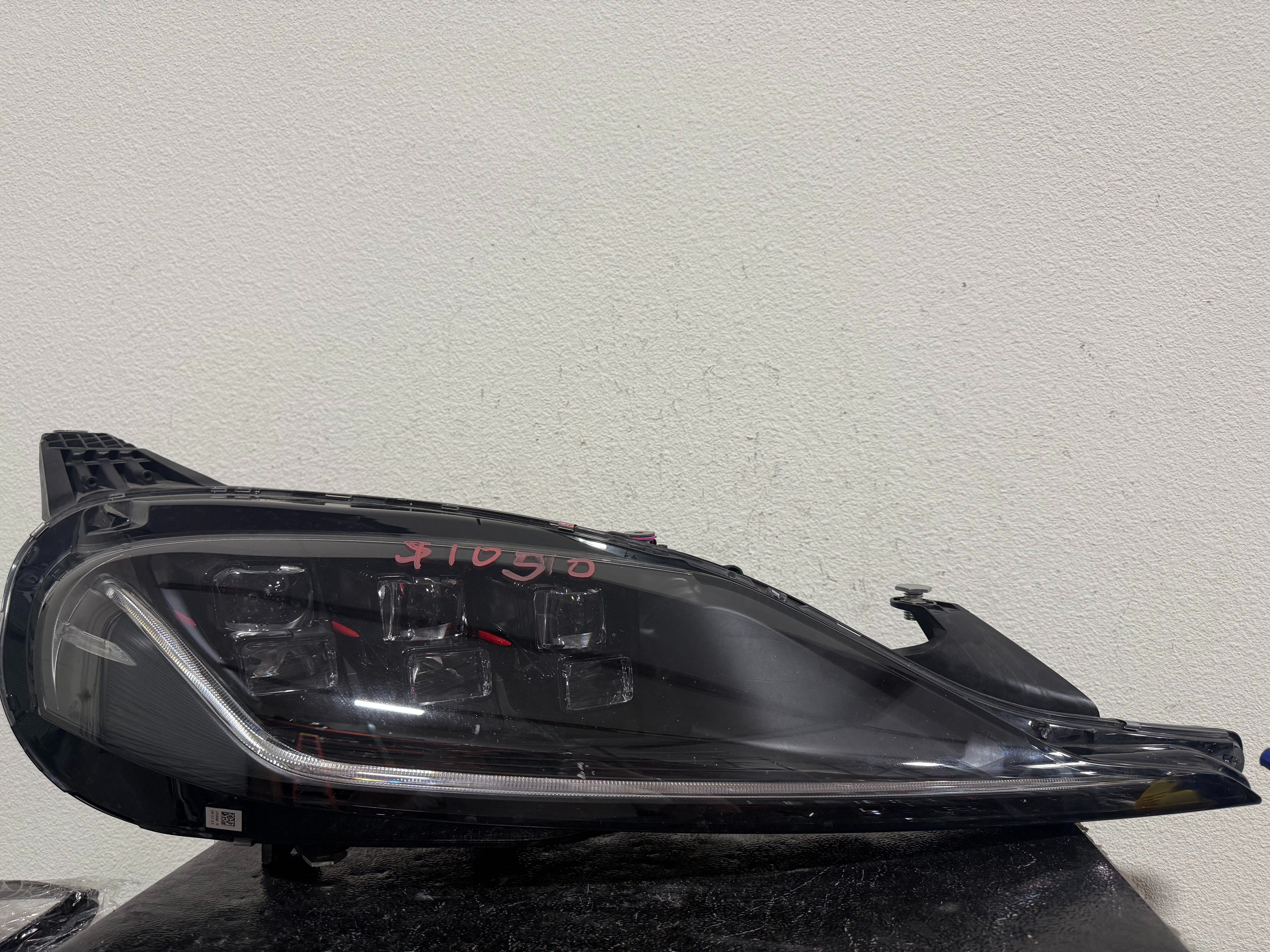 TOYOTA SUPRA RIGHT HEADLIGHT 2023