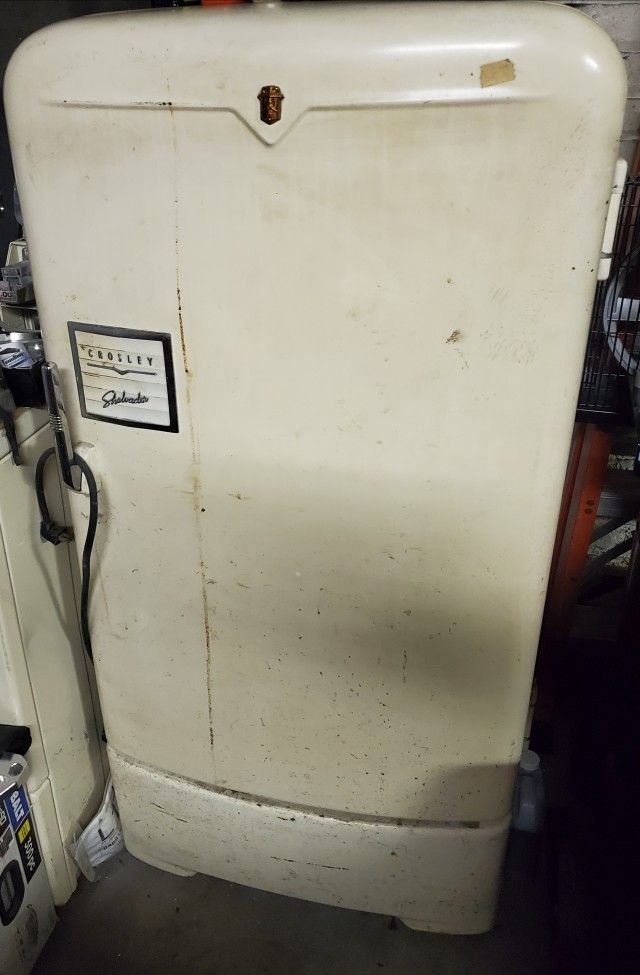 CROSLEY SHELVADOR vintage refrigerator, good condition, produced 1949-56