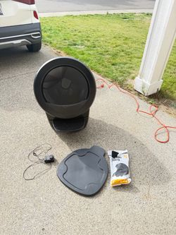Whiskers Litter-robot automatic self-cleaning litter box version 4