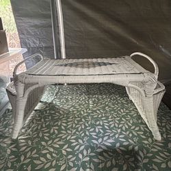 Vintage White Wicker Bed Tray / Breakfast-in-Bed Tray – Cottage & Coastal