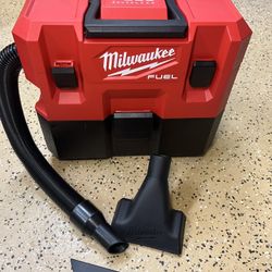 Milwaukee M12 FUEL 12-Volt Lithium-Ion Cordless 1.6 Gal. Wet/Dry Vacuum (Vacuum-Only)