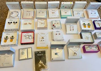 DISNEY MAMAS!! LAST MINUTE GIFTS! MINNIE MICKEY JEWELRY NECKLACE BRACELET EARRINGS RING $10 Each