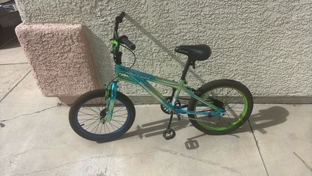 Kent / Genesis Glitch youth BMX freestyle bike.
