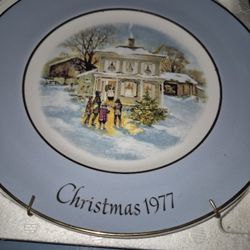 2 Avon Plates